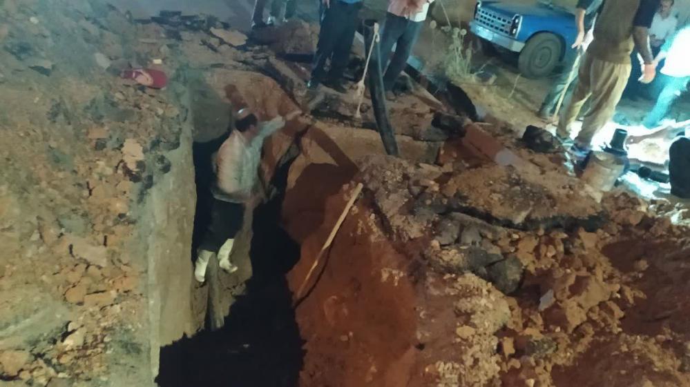 آب محله نامدنانان شهر ایلام پس از ساعت ها تلاش نیروهای آبفا برقرار شد