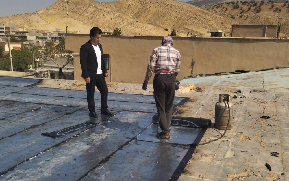 ۵۰ سقفِ امید برای مددجویان ایلامی؛ عملیات ایزوگام منازل در هفته دولت به پایان رسید