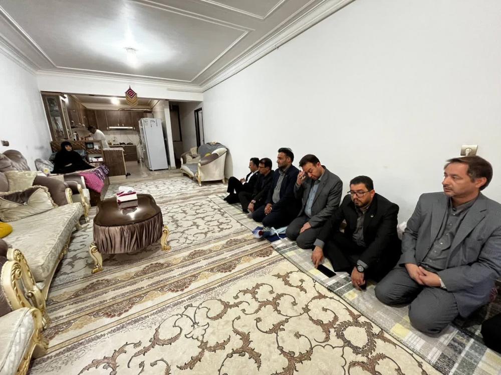 شهدا چراغ راه خدمت رسانی هستند/ دیدار مدیرعامل گاز ایلام با خانواده شهید عبدی